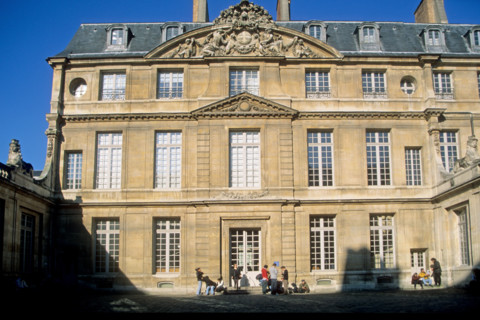 France, Paris 3e, le marais, rue de thorigny, hotel particulier, musee picasso, facade sur cour, paves,