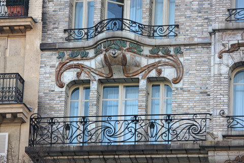 France, Paris 17e, ceramic hotel, 34 avenue de Wagram, architecte Jules Lavirotte, detail ceramique en gres flamme,