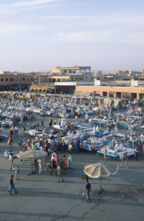 Afrique, maroc, marrakech, place jemaa el fna, foule, echoppes, touristes,