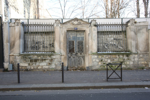 France, paris 16e, 37 rue boileau, ancien hotel particulier mure, ruine, patrimoine, chantier, tags, graffiti, environnement, pollution,
