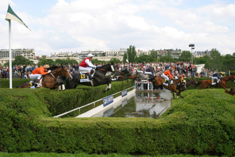 France, ile de france, paris 16e, hippodrome d'auteuil, course d'obstacles, gras savoye grand steeple-chase de paris 2004, jockey, cheval, prix, pur sang, cheval, hippisme, turf,