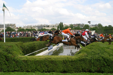 France, ile de france, paris 16e, hippodrome d'auteuil, course d'obstacles, gras savoye grand steeple-chase de paris 2004, jockey, cheval, prix, pur sang, cheval, hippisme, turf,