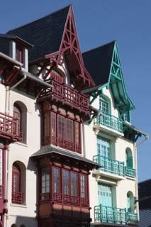 France, somme, entre picardie et Normandie, mers les bains, face au treport, pays de la bresle maritime, cote d'albatre, centre ville maisons, balcons et bow windows typiques, station balneaire, ville...