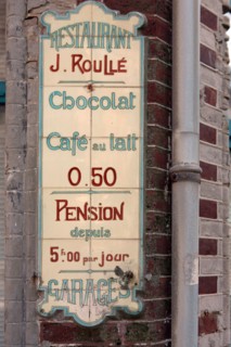 France, somme, entre picardie et Normandie, mers les bains, face au treport, pays de la bresle maritime, ancien restaurant, faience, cote d'albatre, centre ville maisons, station balneaire, villegiatu...