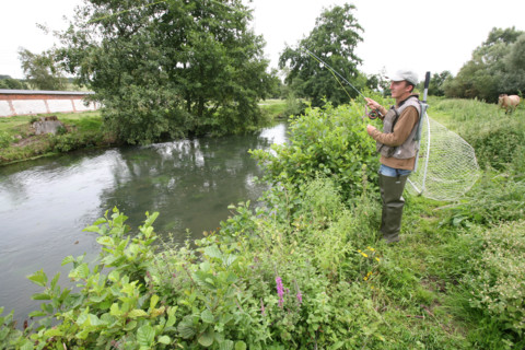 France, picardie, somme, beauchamp, frontiere avec la Normandie, pays de la bresle maritime, loisir, eau, riviere, 
 peche a la mouche au "lieu Dieu" a beauchamps avec Stephane Forgeois