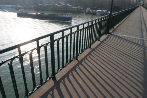 France, hauts de seine, boulogne billancourt, la seine, transport fluvial, peniche, pont, ombre du parapet,