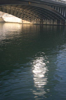France, ile de france, hauts de seine, neuilly sur seine, la seine sous le pont de neuilly, reflets, formes geometriques,
