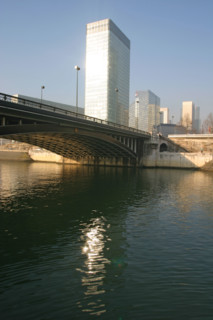 France, ile de france, hauts de seine, neuilly sur seine, la seine sous le pont de neuilly, reflets, formes geometriques, la defense, tours, gratte ciel, immeubles,