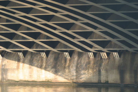 France, ile de france, hauts de seine, neuilly sur seine, la seine sous le pont de neuilly, reflets, formes geometriques,