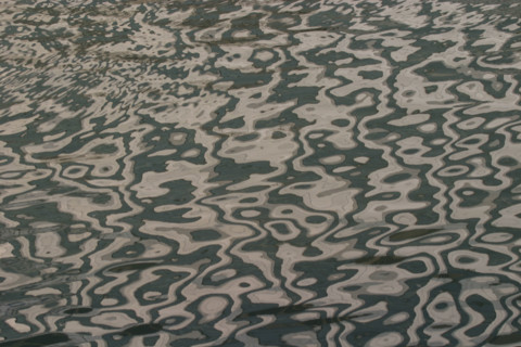 France, ile de france, hauts de seine, neuilly sur seine, la seine sous le pont de neuilly, reflets, formes geometriques,