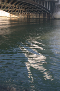 France, ile de france, hauts de seine, neuilly sur seine, la seine sous le pont de neuilly, reflets, formes geometriques,