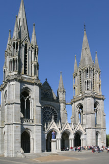 France, pays de loire, mayenne, pontmain, basilique, lieu de pelerinage, edifice religieux, vierge, apparition, miracle, religion,