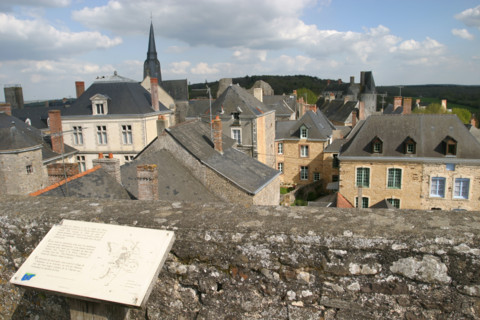 France, pays de loire, mayenne, sainte suzanne, promenade de la poterne, place forte, panorama, habitat traditionnel, maisons,