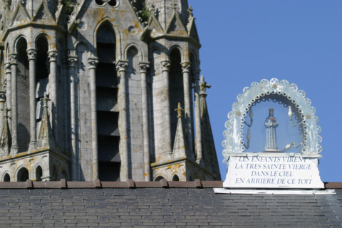 France, pays de loire, mayenne, pontmain, basilique, lieu de pelerinage, edifice religieux, vierge, apparition, miracle, religion,