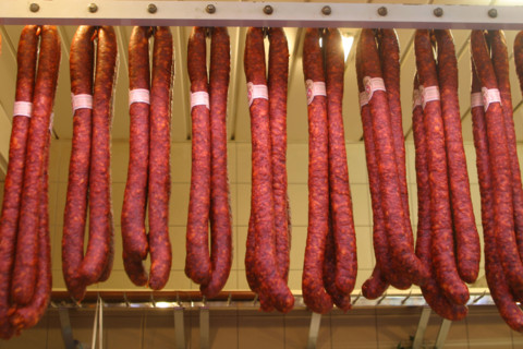 europe, Hongrie, budapest, marche couvert, halle centrale
vasarcsarnok, gastronomie, charcuterie, saucisses,