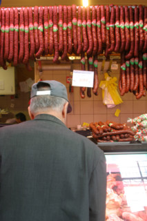 europe, Hongrie, budapest, marche couvert, halle centrale
vasarcsarnok, gastronomie, charcuterie, saucisses,