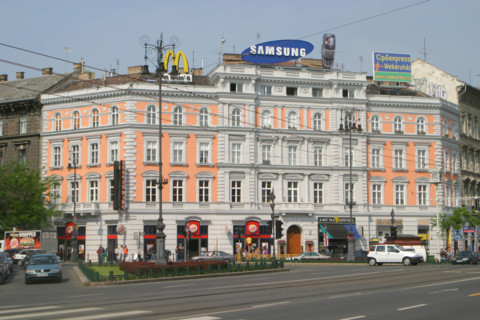 europe, Hongrie, budapest, centre ville, erzebet korut / terez korut /place oktogon, immeuble, carrefour,