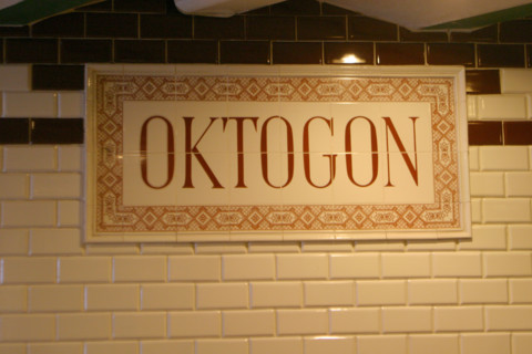 europe, Hongrie, budapest, centre ville, erzebet korut, terez korut, place oktogon, metro
station Oktogon,