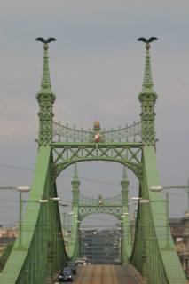 europe, Hongrie, budapest, sur le danube, pont de la liberte, szabadsag hid, structure metallique, immeubles sur les quais,