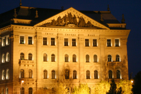europe, Hongrie, budapest, quartier des banques et du parlement, szabadsag ter, eclairage, nuit, fronton,