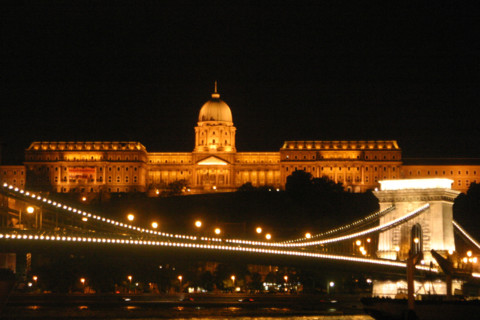 europe, Hongrie, budapest, pont de chaines sur le danube, nuit, eclairage, chateau,