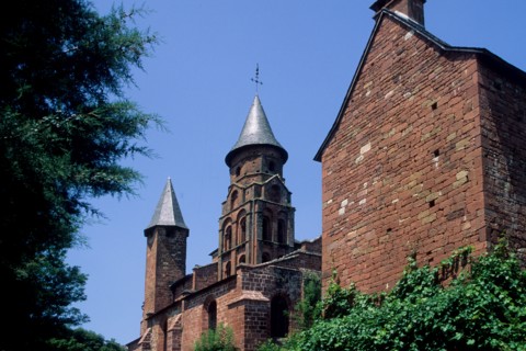 France, correze, colonges la rouge, village, plus beaux villages de france, pierre rouge, maison, clocher, eglise,