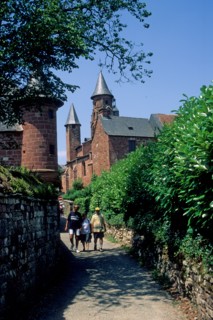 France, correze, colonge sla rouge, village, plus beaux villages de france, pierre rouge, maison, touristes, chemin,
