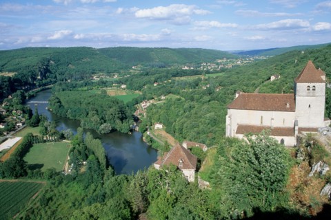 France, midi pyrenees, lot, saint cirq lapopie, vallee du lot et du cere, panorama, paysage, village perche, eglise, riviere,
