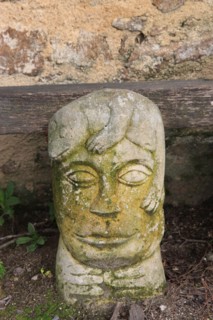 France, Bretagne, Morbihan, la roche bernard, vilaine, ville, port, village artisanat, banc, sculpture, visage,