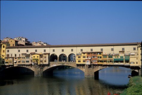 Italie, toscane, florence, firenze, renaissance italienne, l'arno, ponte vecchio, pont couvert habite, boutiques, echoppes, maisons, berges,