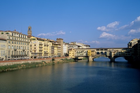 Italie, toscane, florence, firenze, renaissance italienne, l'arno, ponte vecchio, pont couvert habite, boutiques, echoppes, maisons, berges,