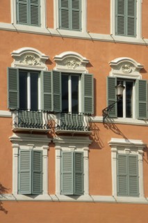 Italie, rome, piazza di spagna, place d'espagne, maisons, facades, volets, balcons,