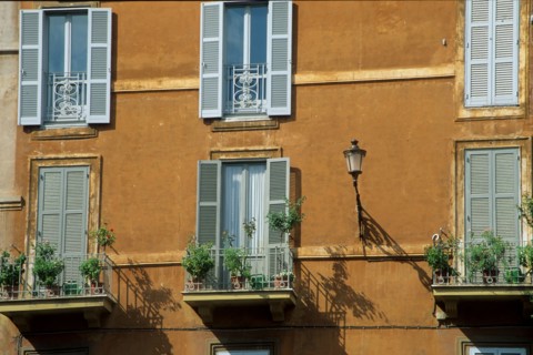 Italie, rome, piazza di spagna, place d'espagne, maisons, facades, volets, balcons,