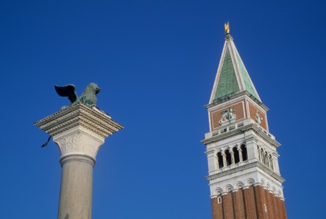 Italie, venise, place san marco, saint marc, sommet de la colonne, lion, statue, campanile, toit, tour,