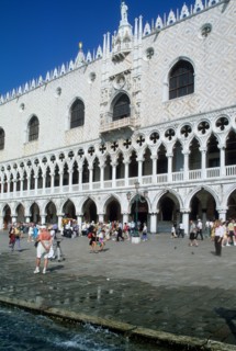 Italie, venise, grand canal, touristes, palazzo ducale, palais des doges, eau, palais, habitat traditionnel,