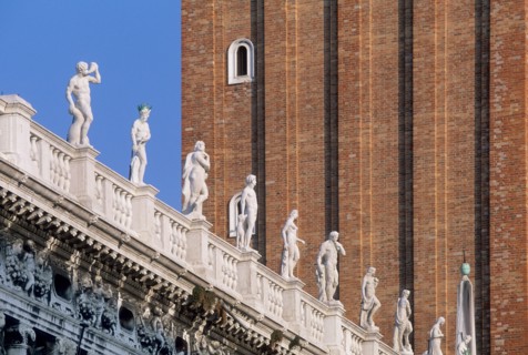 Italie, venise, place san marco, saint marc, sculpture, galerie, procuraties, campanile,