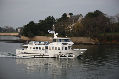 france, Bretagne, Morbihan, golfe du Morbihan, sene, port anna, bateaux, barques, peche, mouillage, coque, vagues, ondes, vedette sterne, liaison avec l'ile d'arz,