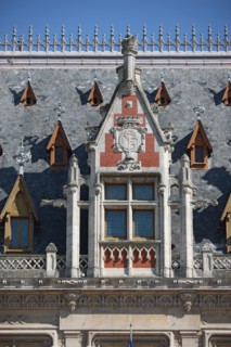 France, region nord, pas de calais, calais, place de l'hotel de ville, neo renaissance flamande, debut du 20e siecle, detail lucarnes, toiture,