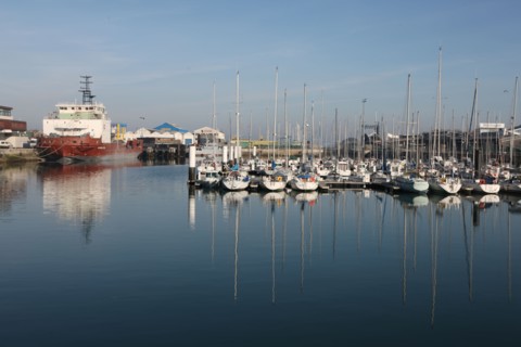 France, region nord, pas de calais, boulogne sur mer, port, bassin Napoleon, port de plaisance, cargo, chalutier, voiliers,