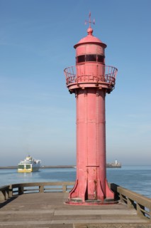 France, region nord, pas de calais, boulogne sur mer, port, car ferry, transmanche ferries, LD lines, mer du nord, liaison boulogne douvres, digue, phare rouge,