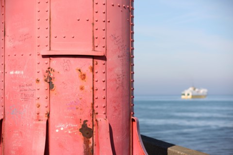 France, region nord, pas de calais, boulogne sur mer, port, mer du nord, ferry, transmanche ferries, ld lines, cote d'albatre, liaison boulogne douvres, vagues, detail phare, graffiti, digue,
