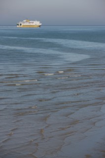 France, region nord, pas de calais, boulogne sur mer, port, mer du nord, ferry, transmanche ferries, ld lines, cote d'albatre, liaison boulogne douvres, vagues,