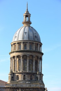 France, region nord, pas de calais, boulogne sur mer, ville haute, remparts, basilique notre dame, coupole, dome, colonnes, sculpture, statues,