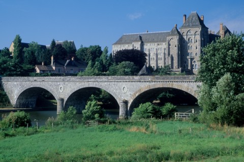 France, region pays de loire, sarthe, riviere, solesmes, pont, abbaye, edifice religieux,