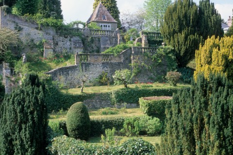 France, region picardie, oise, village de gerberoy, jardins en terrasses, village classe, maison,