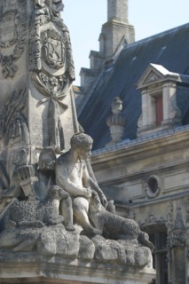 France, region picardie, oise, noyon, place Bertrand Labarre, fontaine monumentale, sculpture, statues,
