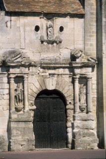 France, region picardie, oise, valois, village de morienval, eglise, edifice religieux, place, parvis, detail porche, portail, sculpture,