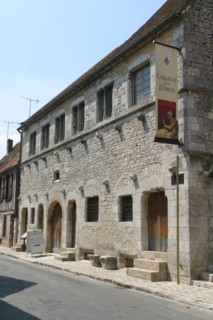 France, region ile de france, seine et marne, provins, cite medievale, grange aux dimes, musee, facade, pierre, rue,