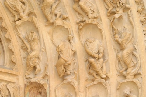 France, region ile de france, yvelines, mantes la jolie, seine, collegiale notre dame, facade, detail des sculptures du porche, decapitees a la revolution francaise,