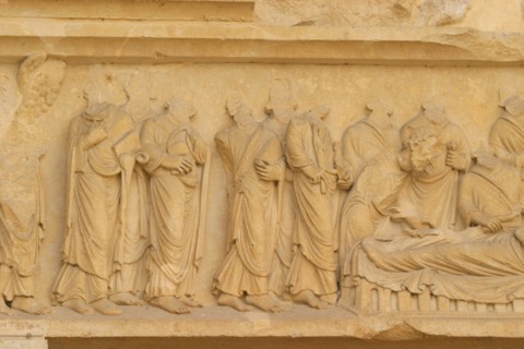 France, region ile de france, yvelines, mantes la jolie, seine, collegiale notre dame, facade, detail des sculptures du porche, decapitees a la revolution francaise,